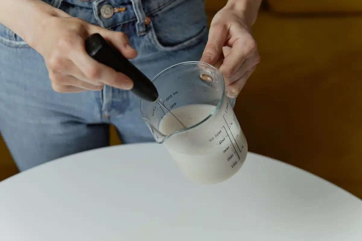 Comment convertir 10 cl de lait en millilitres : un guide pratique pour mesurer avec précision